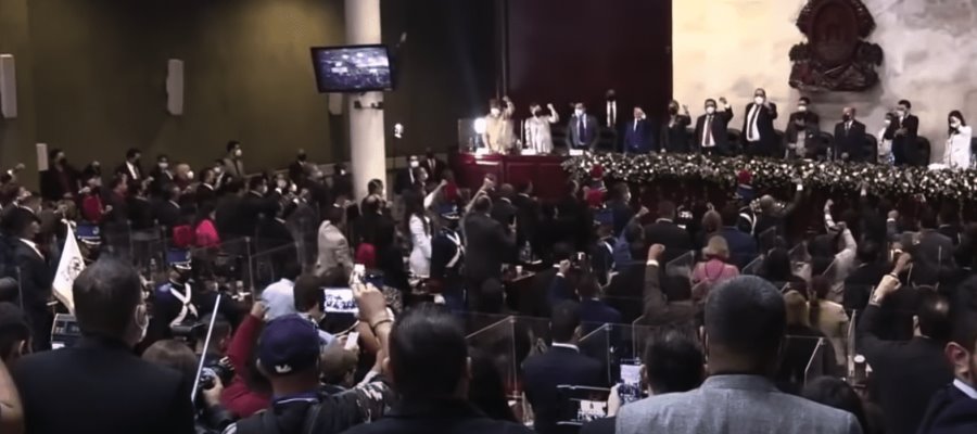 Crisis política en Honduras genera la instalación de dos legislaturas Crisis política en Honduras genera la instalación de dos legislaturas