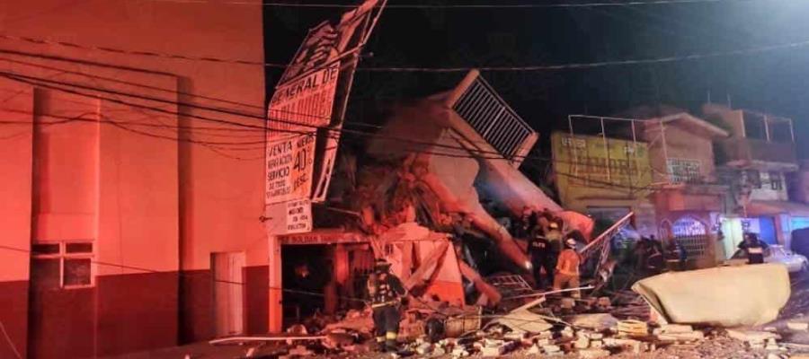 Colapsa edificio en Puebla por explosión en tanque de gas; un hombre murió