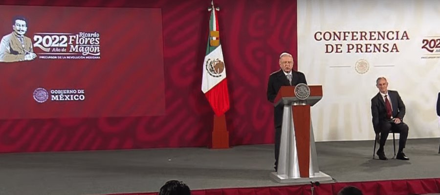 Pide AMLO explicación a Ken Salazar sobre operativo del FBI en Quintana Roo