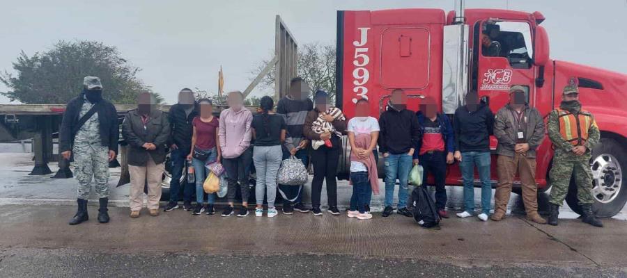 Asegura INM a 14 migrantes en La Venta; viajaban en cabinas de tráileres