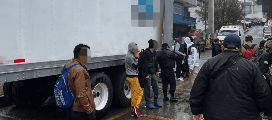 Halla INM más de 300 migrantes hacinados en la caja de un tráiler