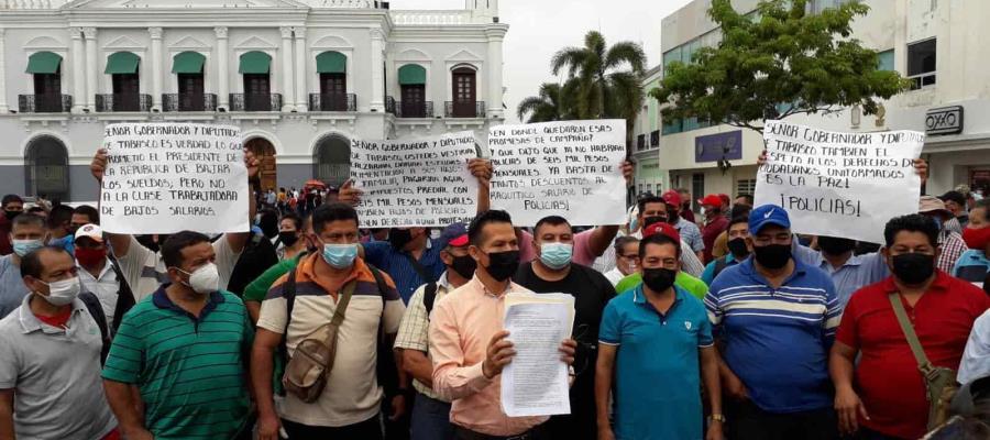 Policías se manifiestan en Plaza de Armas; exigen aumento salarial