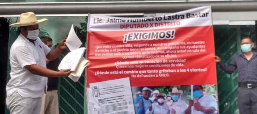 Pobladores de Macultepec reclaman ante el Congreso, falta de atención a sus problemas
