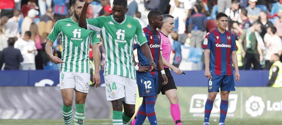 Betis, con Guardado y Lainez, defiende su tercer lugar