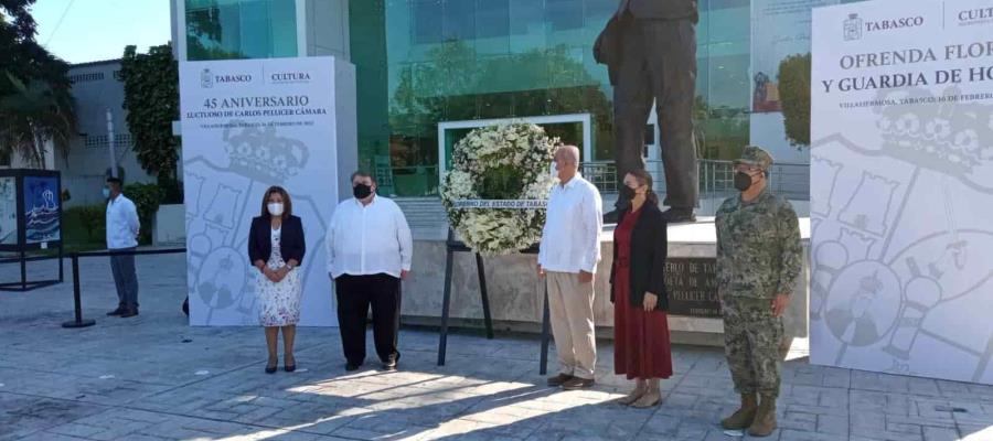 Realizan ofrenda floral y guardia de honor a Carlos Pellicer en su 45 aniversario luctuoso