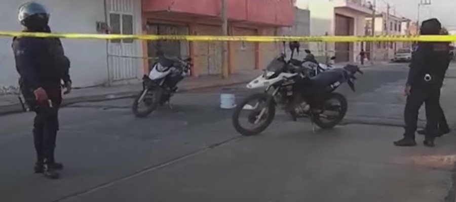 Hallan feto en plena vía pública en Puebla