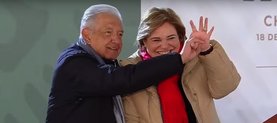 Bromea AMLO con gobernadora de Chihuahua por su lesión en la mano derecha