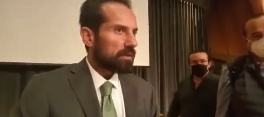 ‘Contesto como se me dé la gana ¿Apenas me va conociendo?’, dice funcionario de SLP a reportera