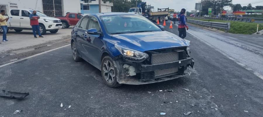 Protagonizan dos vehículos accidente en la Villahermosa-Cárdenas