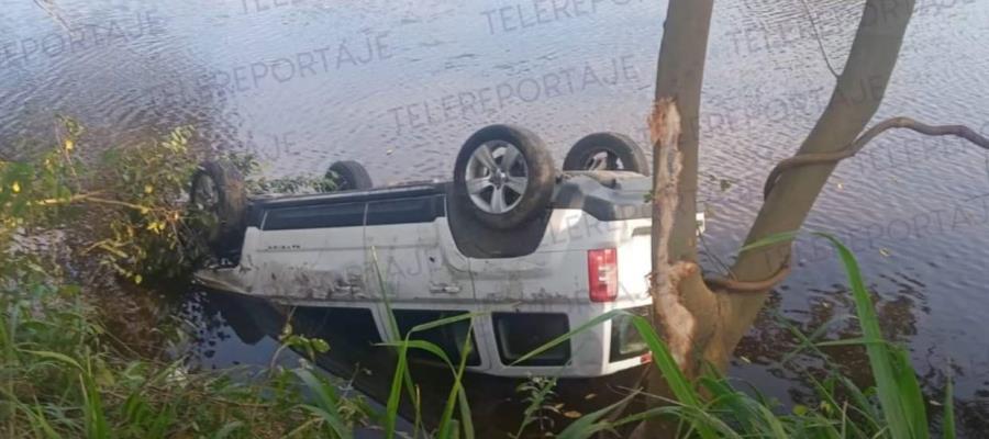 Camioneta termina en el “Viejo Mezcalapa”… por exceso de velocidad