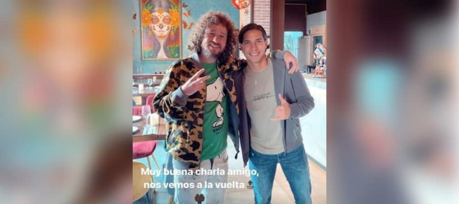 Diego Lainez y Luisito Comunica se reúnen en Sevilla