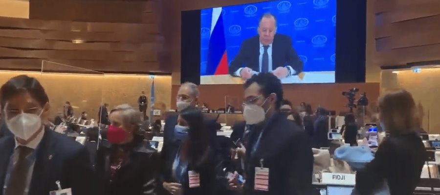 Delegados de la UE dejan hablando solo a ministro de Relaciones Exteriores de Rusia