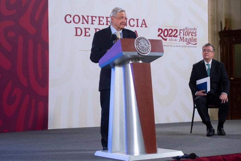 “No mandamos armas a ningún lado, nosotros somos pacifistas”, aclara AMLO