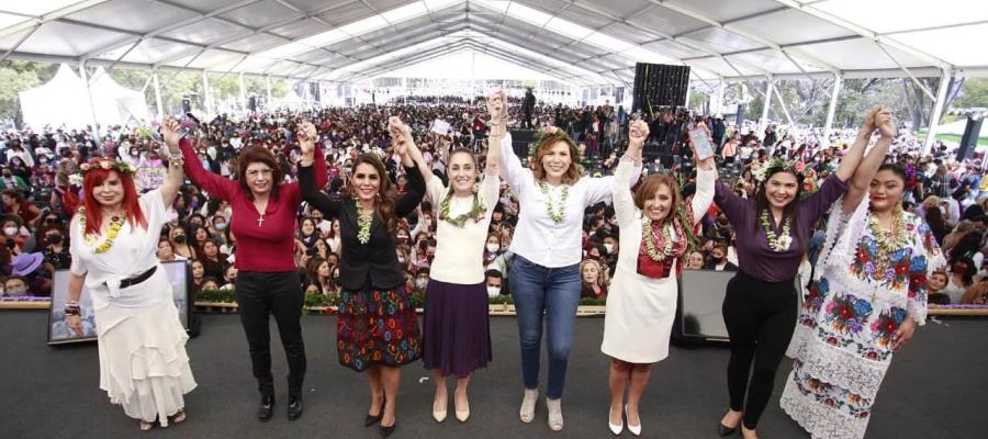 Mujeres de la 4T gritan a Sheinbaum “¡Presidenta!” Mujeres de la 4T gritan a Sheinbaum “¡Presidenta!”