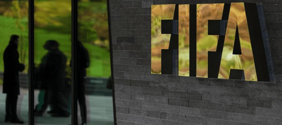 FIFA permite rescindir contratos de jugadores en Ucrania y Rusia unilateralmente