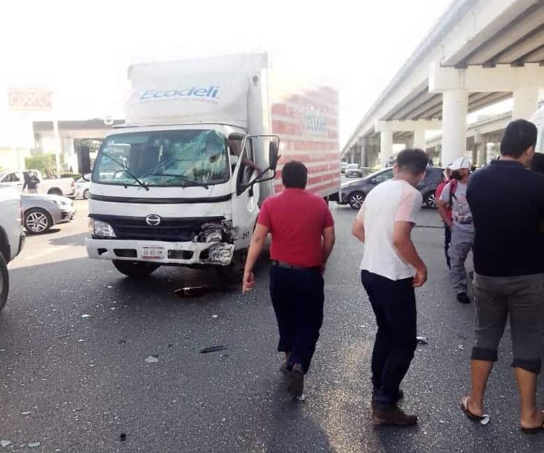 Se registra carambola en la Villahermosa-Cárdenas