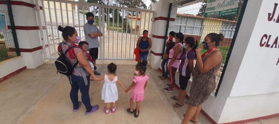 Reanudan clases en jardín de niños de Villa El Cielo, tras acuerdo entre padres de familia Reanudan clases en jardín de niños de Villa El Cielo, tras acuerdo entre padres de familia