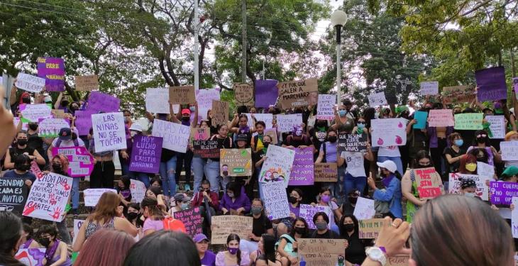 Más de 500 mujeres marchan en Tabasco contra el feminicidio