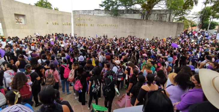 Más de 500 mujeres marchan en Tabasco contra el feminicidio