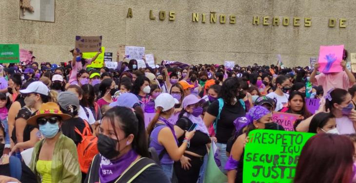 Más de 500 mujeres marchan en Tabasco contra el feminicidio