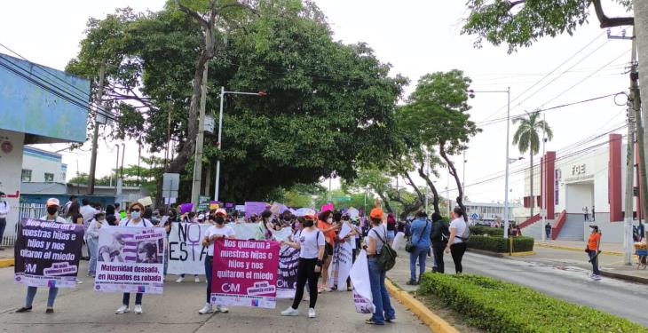 Más de 500 mujeres marchan en Tabasco contra el feminicidio