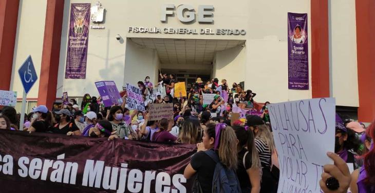 Más de 500 mujeres marchan en Tabasco contra el feminicidio