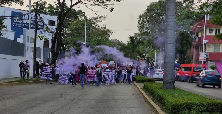 Más de 500 mujeres marchan en Tabasco contra el feminicidio