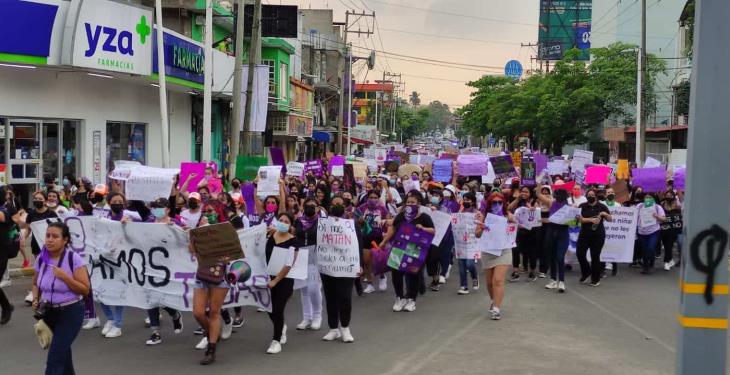 Más de 500 mujeres marchan en Tabasco contra el feminicidio