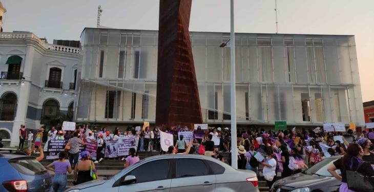 Más de 500 mujeres marchan en Tabasco contra el feminicidio