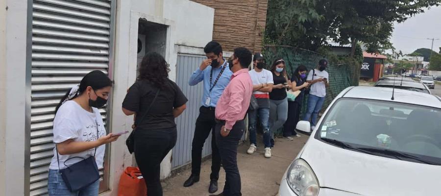 Tabasqueños hacen largas filas para comprar boletos del show de Christian Nodal Tabasqueños hacen largas filas para comprar boletos del show de Christian Nodal