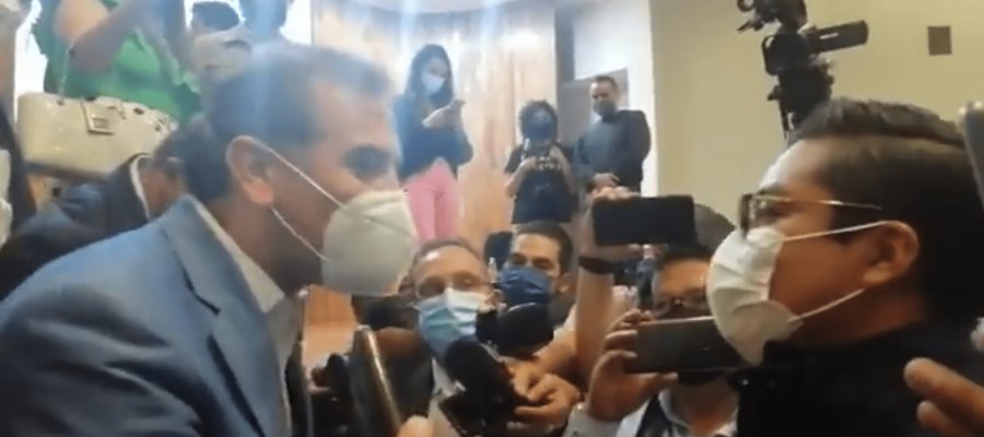 Diputado de Morena increpa a Lorenzo Córdova en SLP