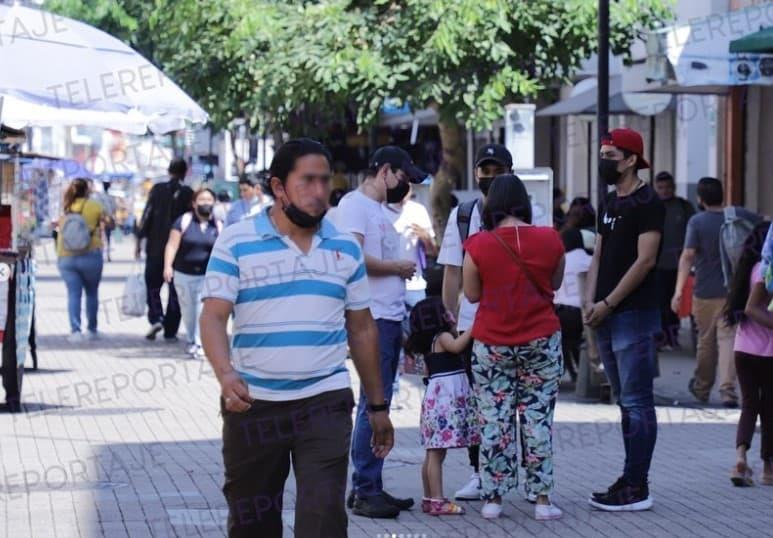 Sector empresarial sugiere mantener el uso del cubrebocas en interiores