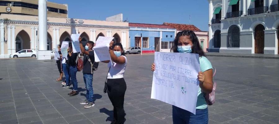 Protestan en Tabasco por desaparición de Escuelas de Tiempo Completo Protestan en Tabasco por desaparición de Escuelas de Tiempo Completo