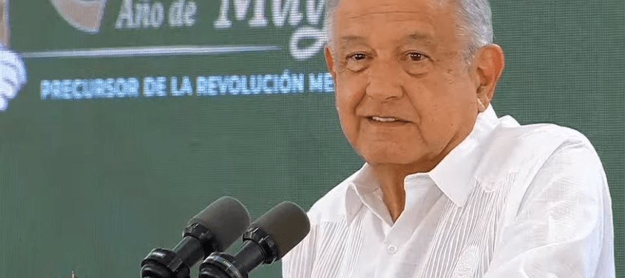 Celebra AMLO aprobación de reforma sobre propaganda gubernamental