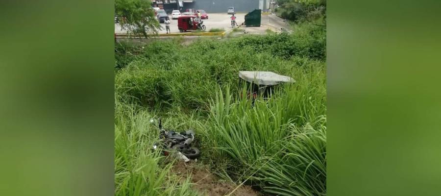 Pochimóvil ‘pirata’ viajaba con 10 pasajeros y se sale de la carretera