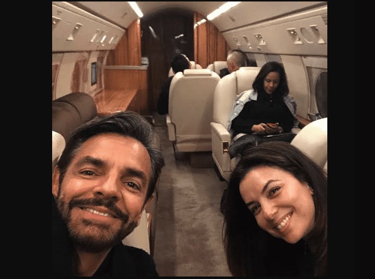 Exhiben a Eugenio Derbez viajando en jet privado tras defender la selva ante Tren Maya