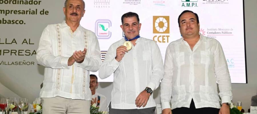 Galardonan a Hugo Villaseñor Sala con la Medalla al Mérito Empresarial 2021