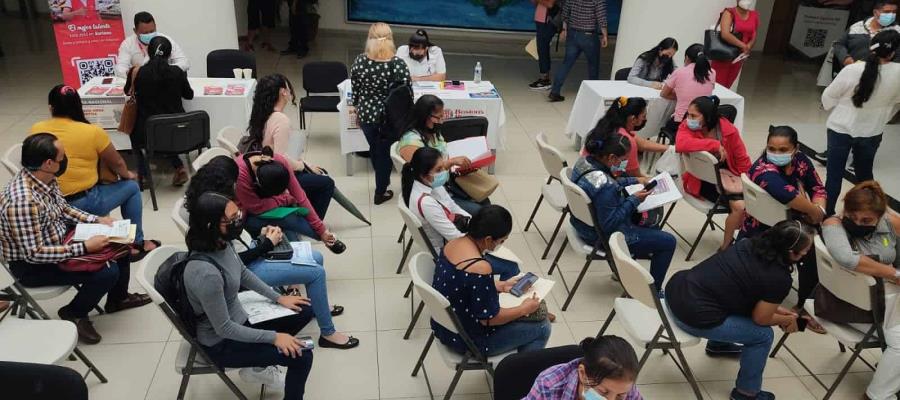 Abarrotan tabasqueñas feria de empleo… 274 lograron postularse