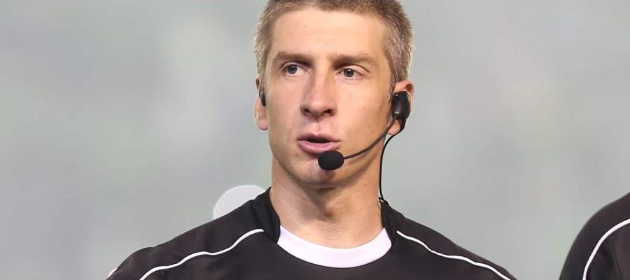 Perú demanda a árbitro del partido contra Uruguay ante la FIFA Perú demanda a árbitro del partido contra Uruguay ante la FIFA