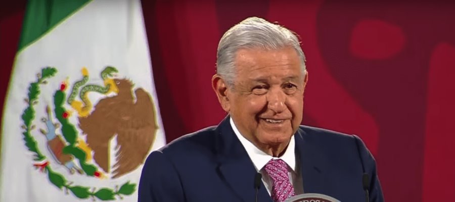 Acusa AMLO a estaciones de radio de la CDMX de campaña en su contra