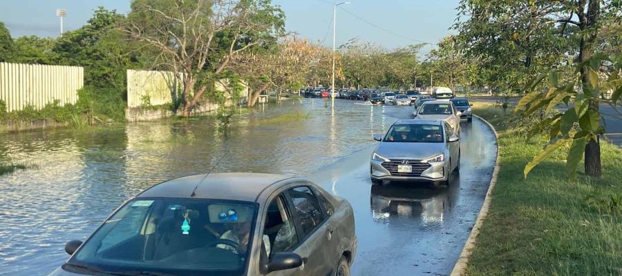 Vado complica flujo vehicular en zona del Parque Tabasco 