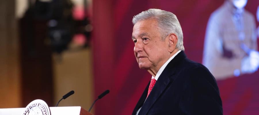 Descarta AMLO cambios a la Reforma Eléctrica, tras reunión con John Kerry