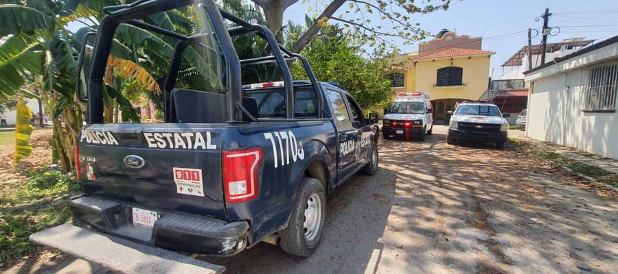 Mujer amenaza con aventarse desde el techo de su casa en Lagunas