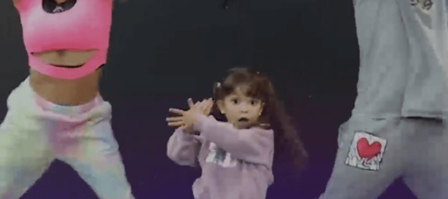 Baby Salomé se viraliza por su forma de bailar