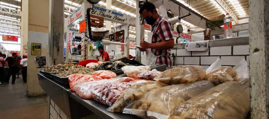 Venta de pescado podría repuntar en Semana Santa, dicen locatarios del Pino Suárez