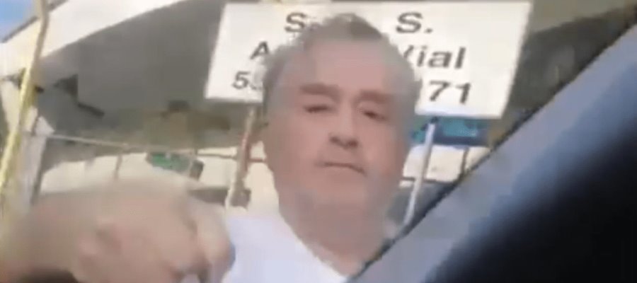 Conductor de auto de lujo agrede a otro automovilista en Edomex Conductor de auto de lujo agrede a otro automovilista en Edomex