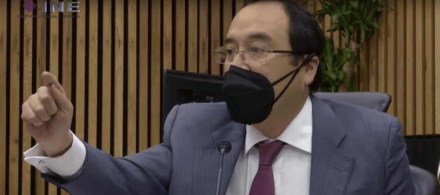 Revira Ciro Murayama a Mario Llergo; le recuerda su pasado priista