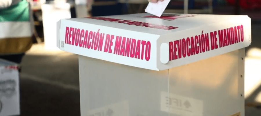 Mandatarios, funcionarios y legisladores emiten su voto en la Revocación de Mandato
