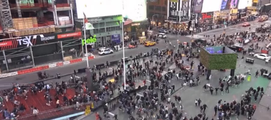 Explosión en una alcantarilla de Times Square provoca pánico entre los visitantes