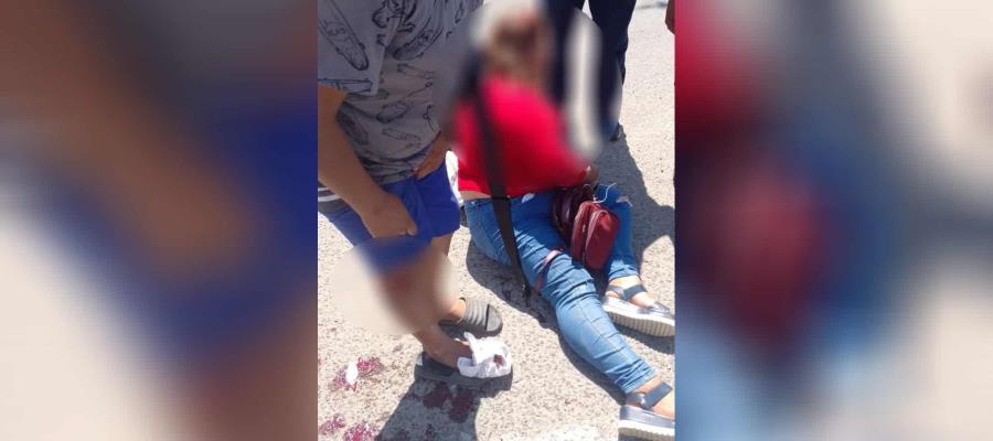 Mujer caminaba en Cárdenas… y es impactada por una camioneta